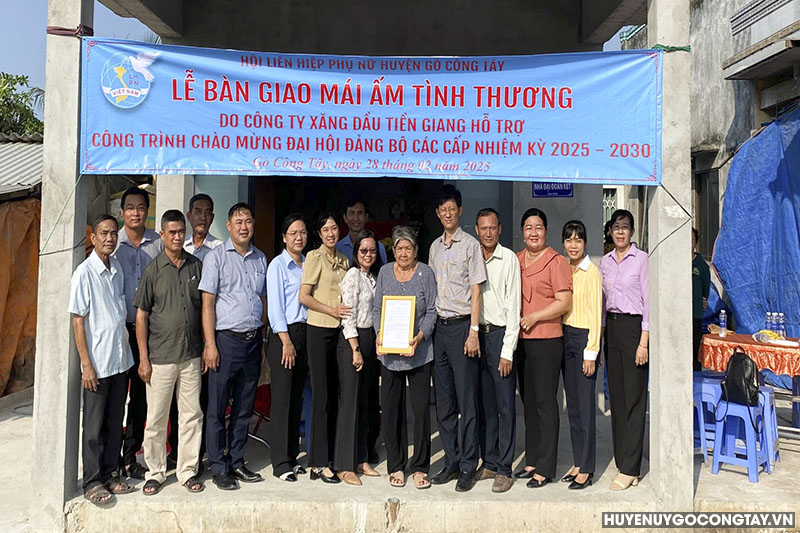 Căn nhà thứ 1 bàn giao cho bà Lê Thị Hôn, sinh năm 1945, ấp Thạnh Thới, xã Đồng Sơn.