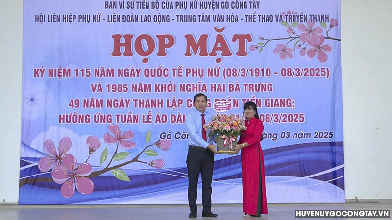 go cong tay tuan le ao dai (1)