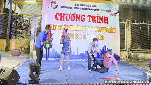 Câu chuyện thông tin “Xe ba con chạy, không cần lo?”.